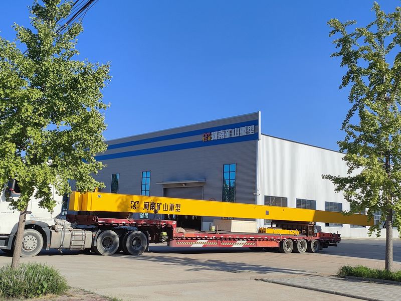 株洲某工程服務(wù)公司,選用我公司歐式雙梁起重機